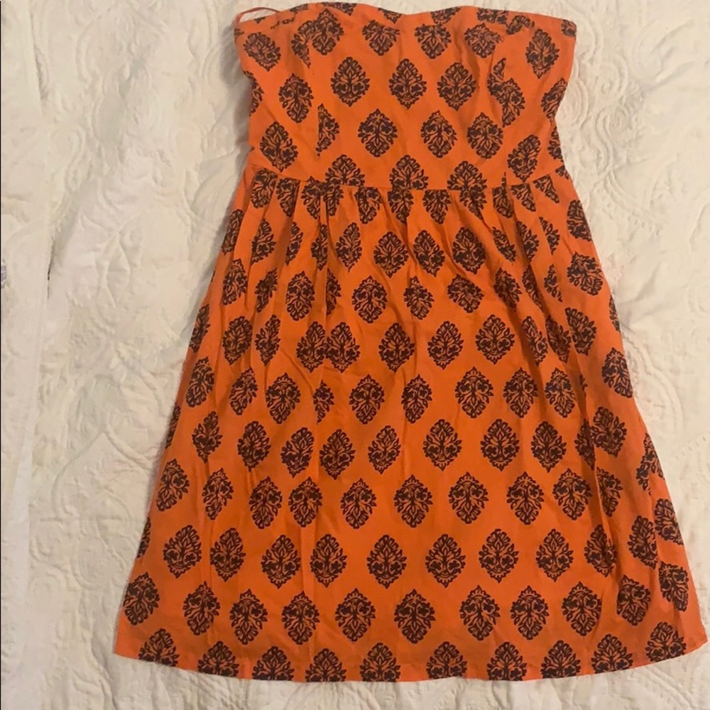 Orange with navy detail sweetheart neckline dress.